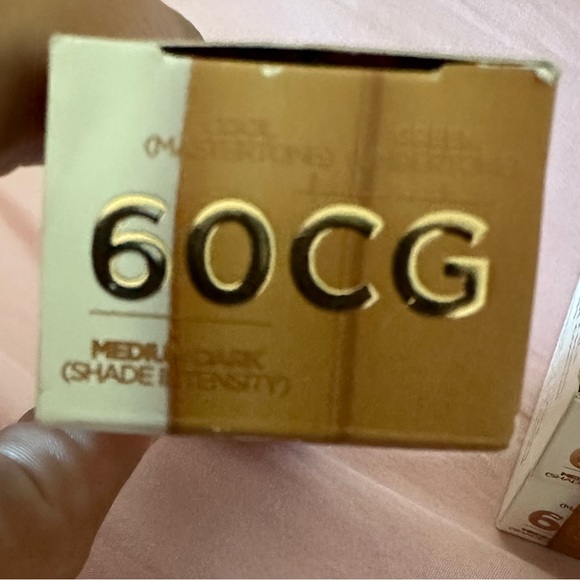 60CG - Urban Decay stay naked weightless liquid foundation - Picture 5 of 5